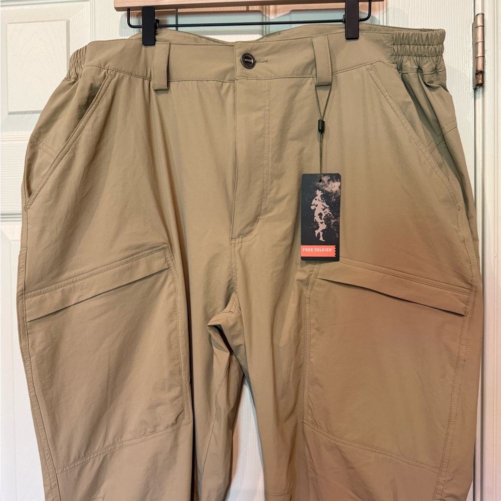 NWT FREE SOLDIER Men’s Tactical Cargo Hiking Waterproof Pants Size 42W/32L - Picture 3 of 16